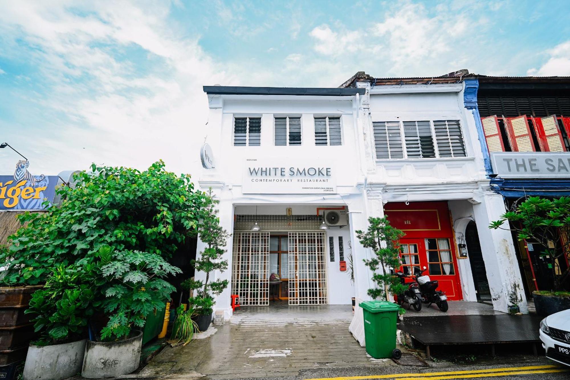 Swing & Pillows - Lebuh Victoria, Penang George Town Bagian luar foto
