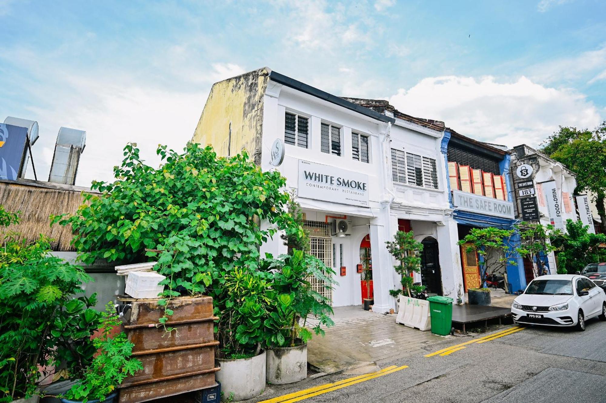 Swing & Pillows - Lebuh Victoria, Penang George Town Bagian luar foto